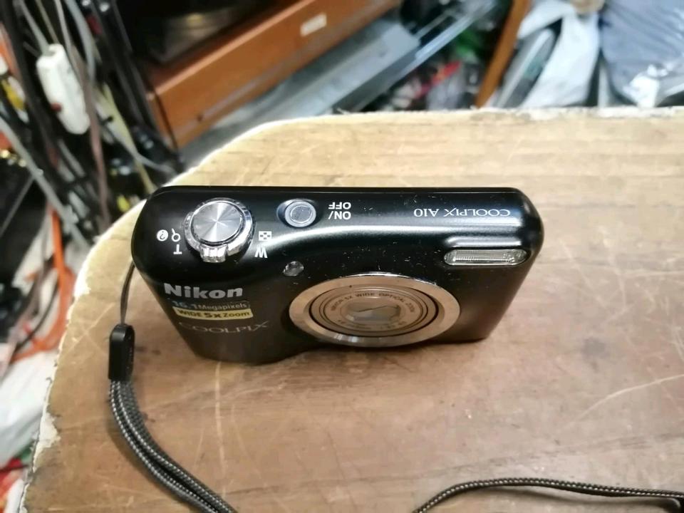 NIKON COOLPIX A10, Digital-Kamera OHNE Speicherkarte!