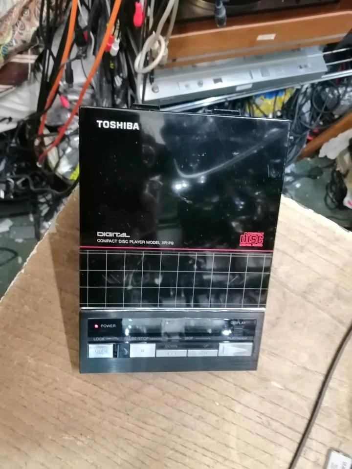 TOSHIBA XR-P9, CD-Player etwas DEFEKT!!