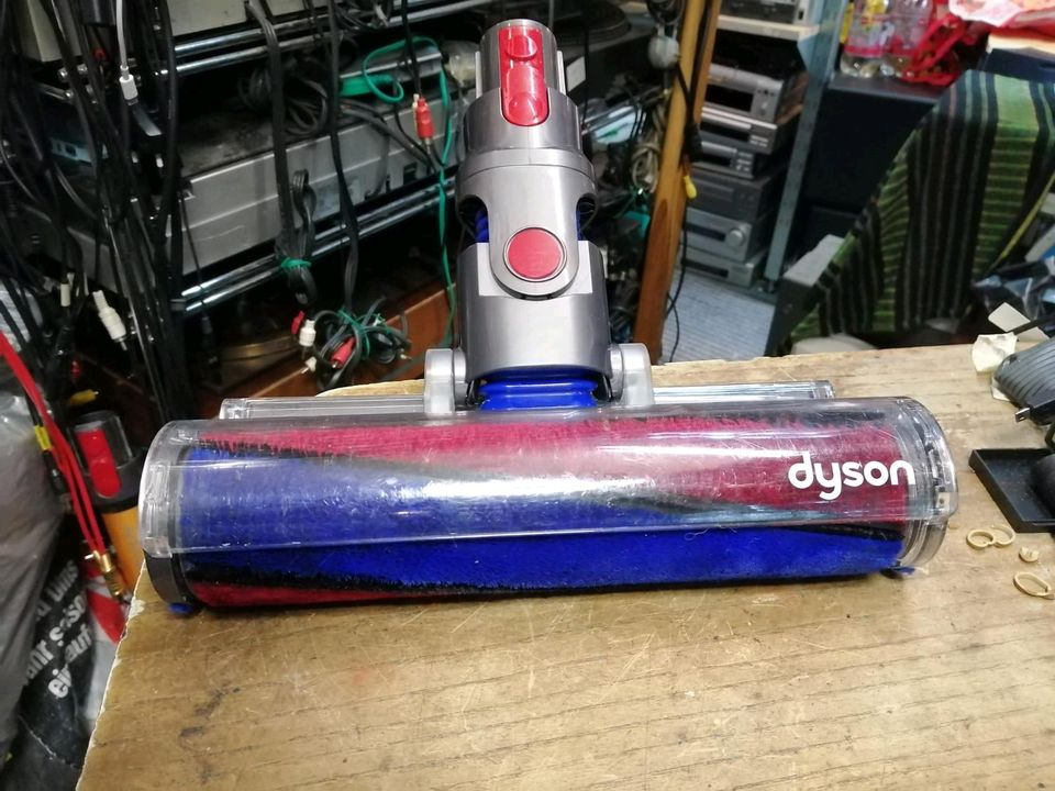 DYSON V8 absolute, Akku-Staubsauger mit Zubehör!!