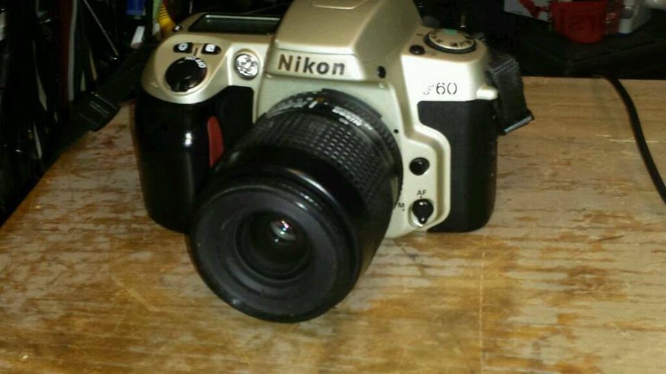 NIKON F60; Analog-Camera und Objektiv NIKON AF NIKKOR