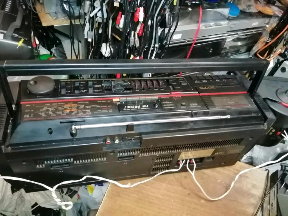 HITACHI TRK-3D75E, Ghettoblaster, etwas DEFEKT!!