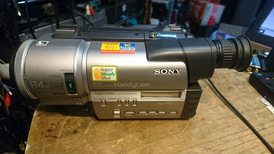 SONY CCD-TR3200E, Videocamera, Hi8 und Video 8, mit Zubehör!!