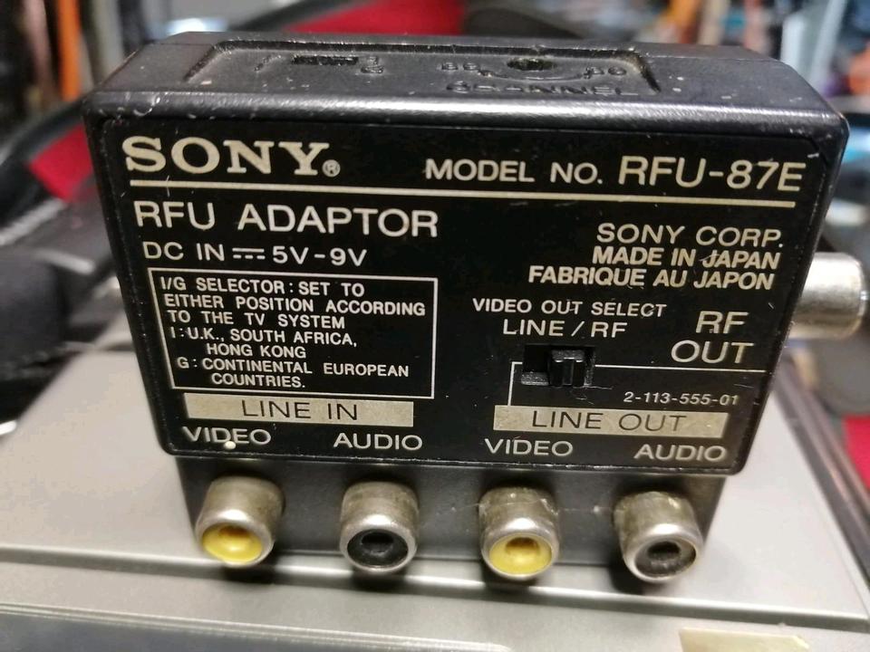 SONY CCD-V100E, Videocamera Video 8 + RFU-87E, mit Zubehör!!