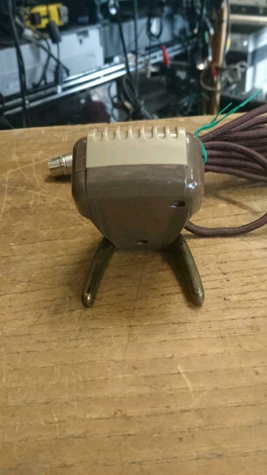 GRUNDIG GDM 10, dynamisches Mikrofon, Kabel mit alten Stecker