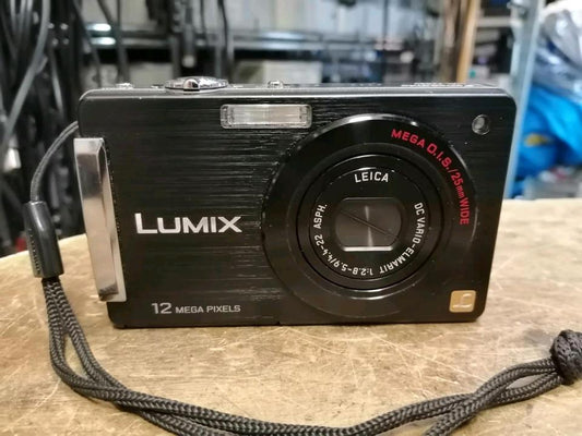 PANASONIC LUMIX DMC-FX550, Digital-Kamera mit Zubehör!!