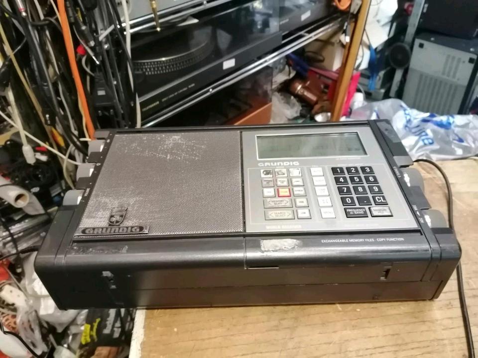 GRUNDIG Satellit 700, Radio, Display leuchtet NICHT!