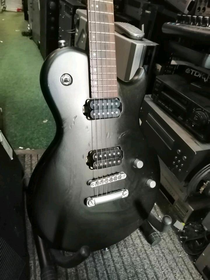 E-Gitarre "ARIA", guter Zustand, 1 Saite fehlt!!