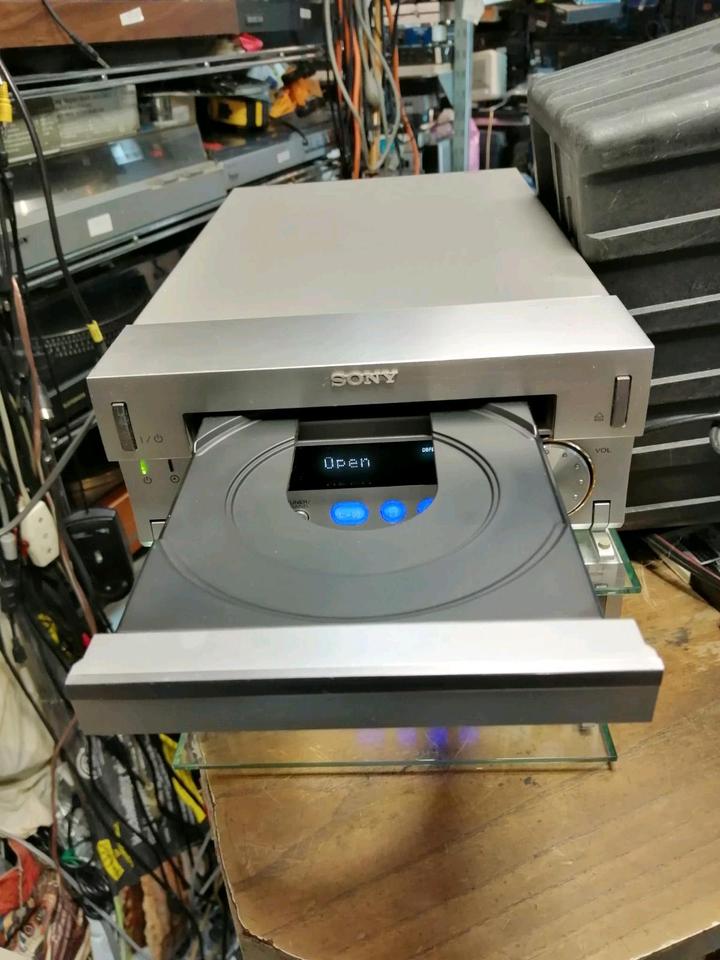 SONY HCD-SD1 CD-Receiver + MDS-SD1 MiniDisc-Deck, OHNE Boxen!!!