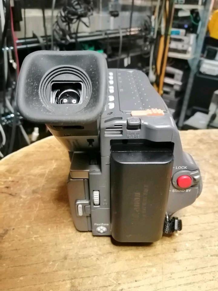 CANON ES820V, Videocamera Hi8 und Video 8 mit Zubehör!!!