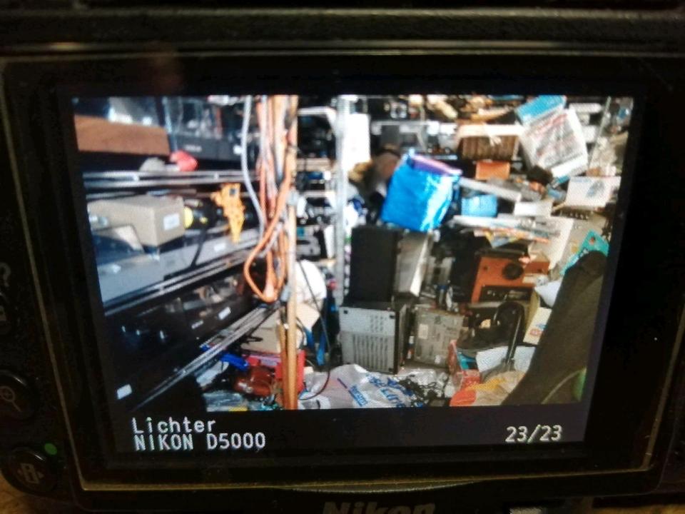 NIKON D5000 Digital-Kamera + NIKON NIKKOR Objektiv, guter Zustan!