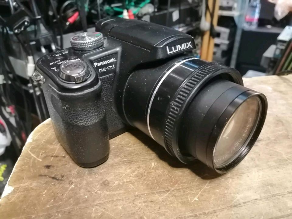 PANASONIC LUMIX DMC-FZ18, Digital-Kamera, OHNE Speicherkarte!!