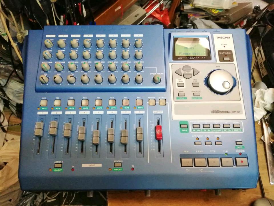TASCAM DP-01, Mixer, DEFEKT!!!