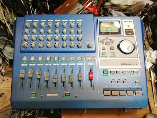 TASCAM DP-01, Mixer, DEFEKT!!!