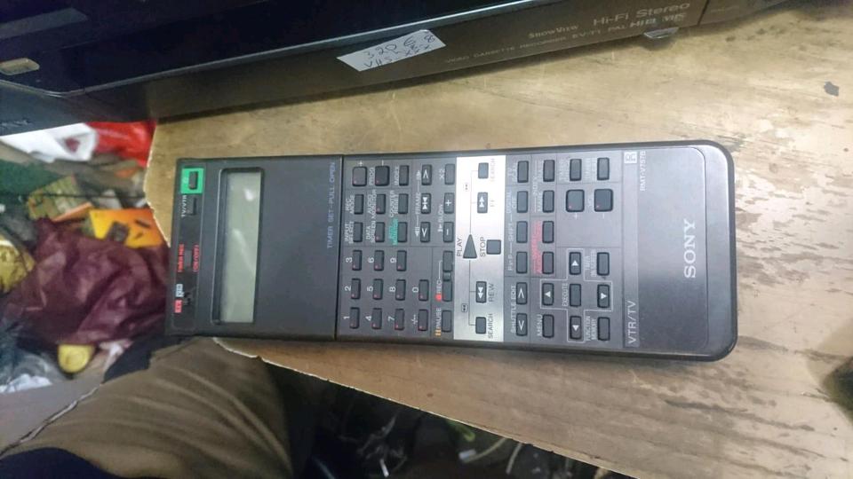 SONY EV-T1VC, VHS + Hi8 Videorecorder, 2 in 1, etwas DEFEKT!!