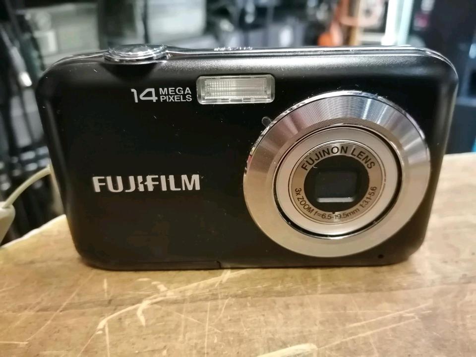 FUJIFILM JV210, Digital-Kamera mit Zubehör!!!