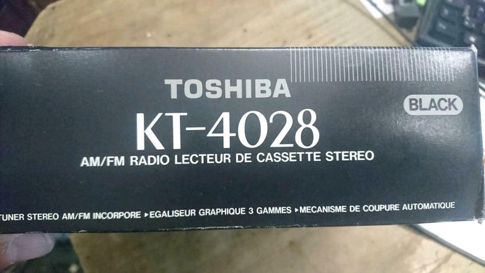 TOSHIBA KT-4028, AM-FM Radio Cassette Player/Walkman, NEU und OVP