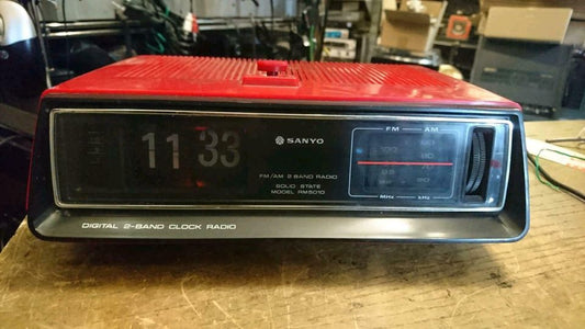 SANYO Model: RM5010, Klappzahlenwecker mit Radio, etwas DEFEKT!!