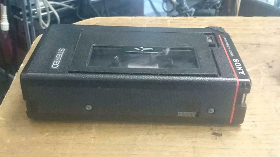 SONY TCS-310 Stereo Walkman, mit Adapter, etwas DEFEKT!