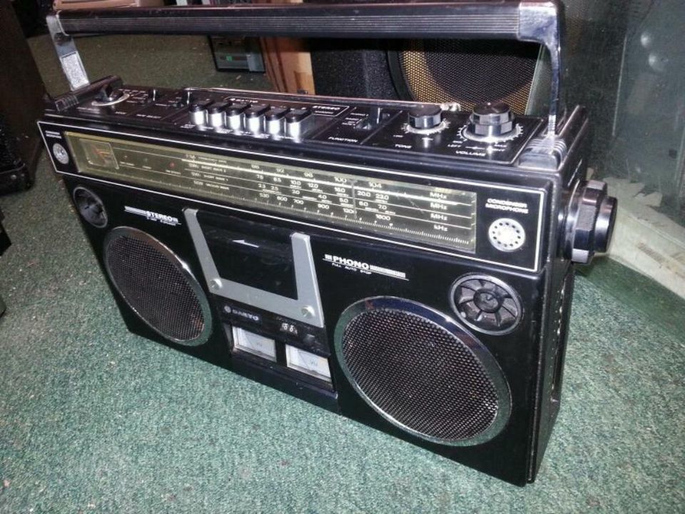 SANYO Modell: M4500 KE, Radio-Cassettenrecorder, etwas DEFEKT!!