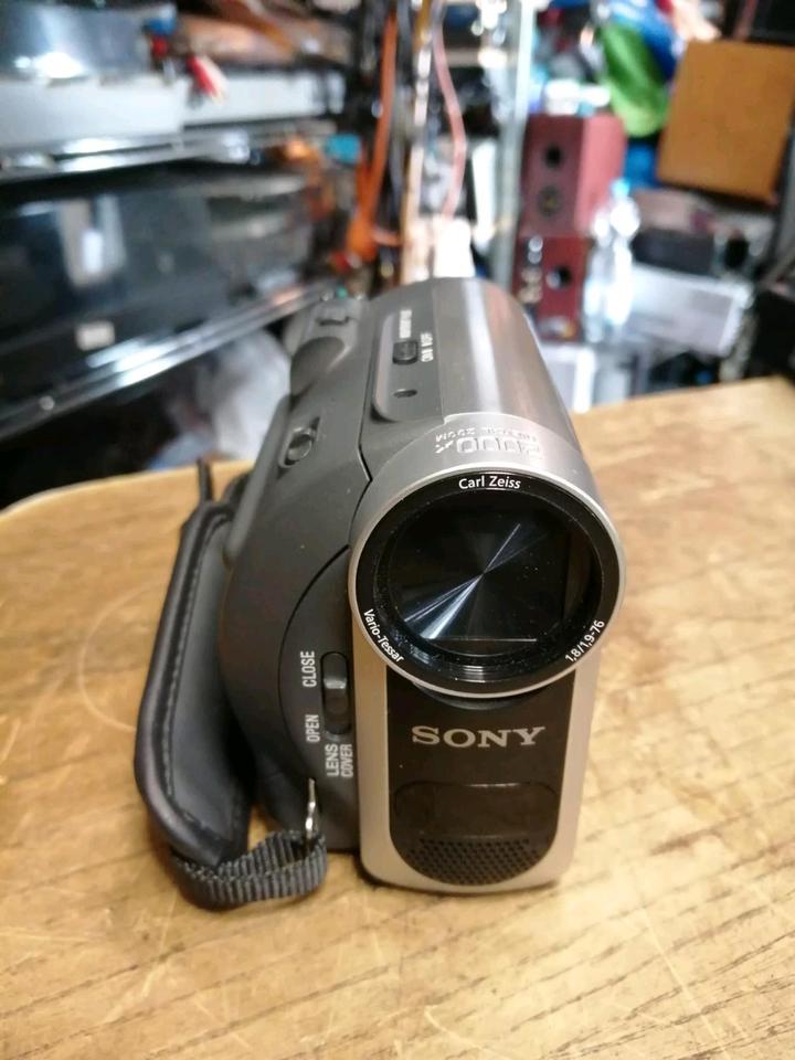 SONY DCR-HC45, MiniDV-Videocamera + SONY Station für Cameras!!