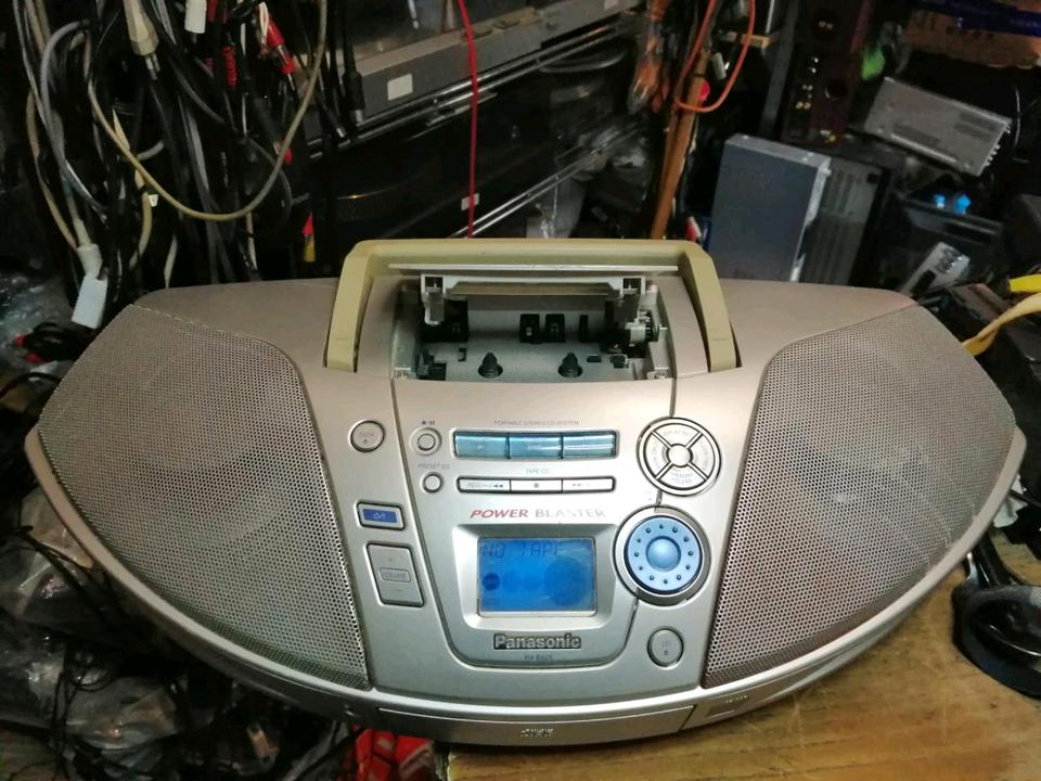 PANASONIC RX-ES25, Radio-Cassetten-Recorder mit CD, etwas DEFEKT!