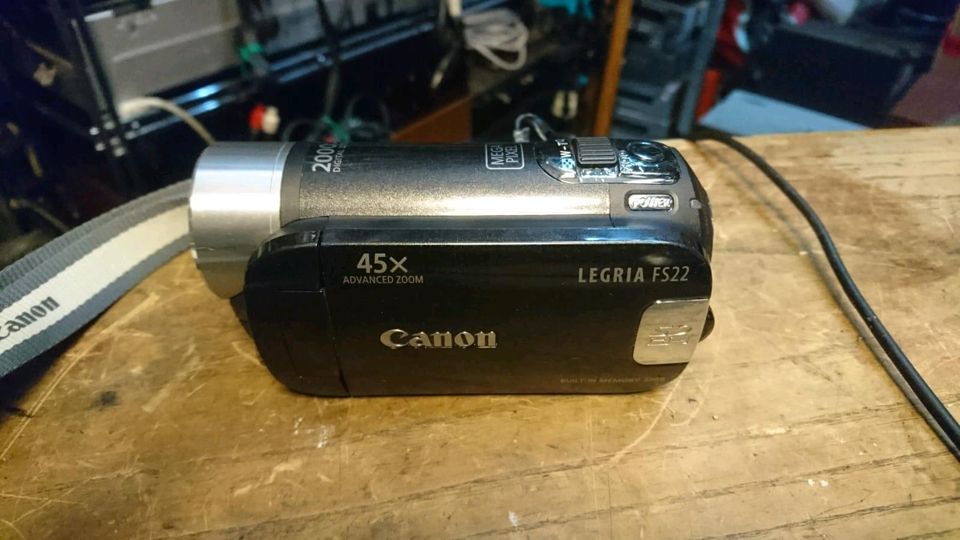 CANON LEGRIA FS22, Videocamera mit Zubehör, OHNE Speicherkarte!!