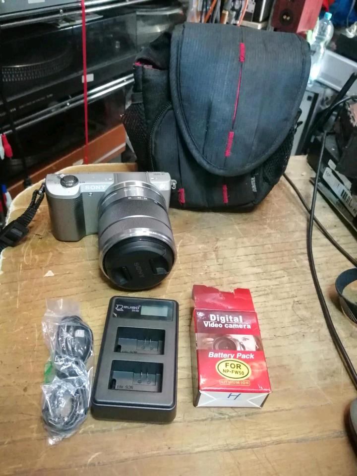 SONY ALPHA ILCE 5000, Digital-Kamera+Objektiv und Zubehör!