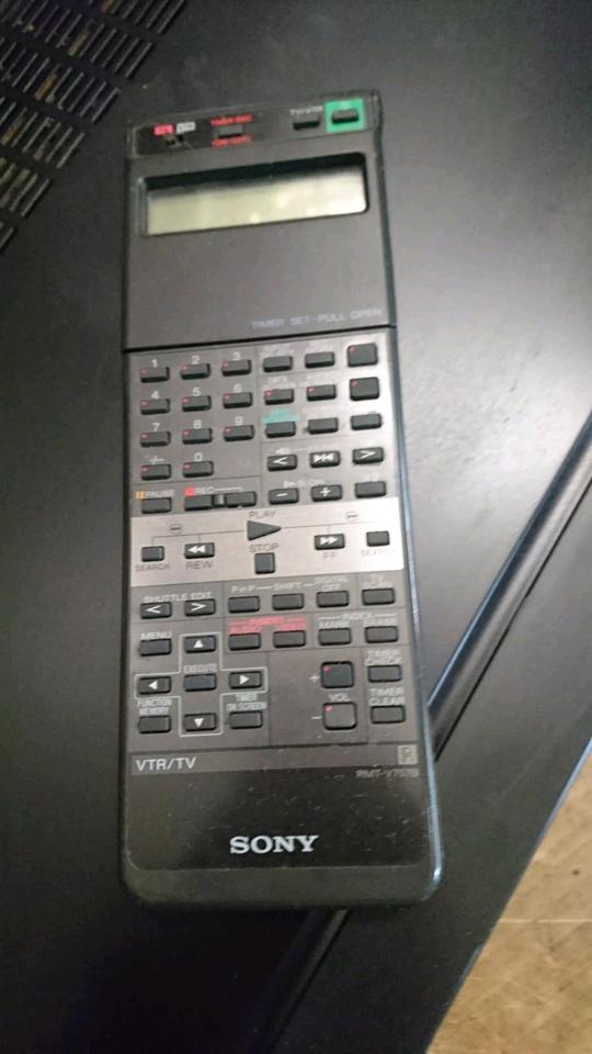 SONY EV-T1VC VHS-Videorecorder liest Video8+Hi8, etwas DEFEKT!!