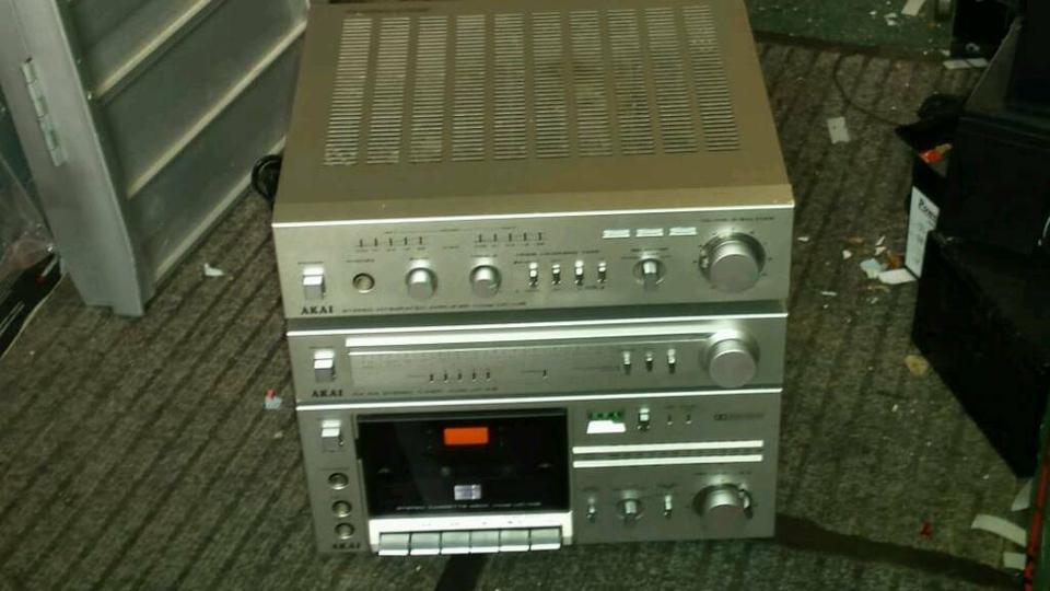 AKAI-Musikanlage: UC-U2 Amplifier;Tuner;Cassette(etwas DEFEKT)