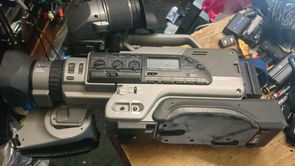 SONY DCR-VX9000E PAL, DV-Videocamera mit Zubehör!!