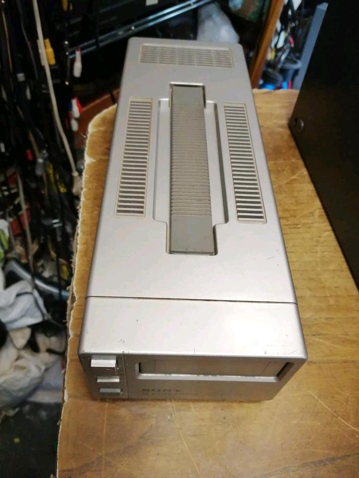 SONY BETAMAX SL-F1E, Videocassettenrecorder + SONY Netzteil!!!