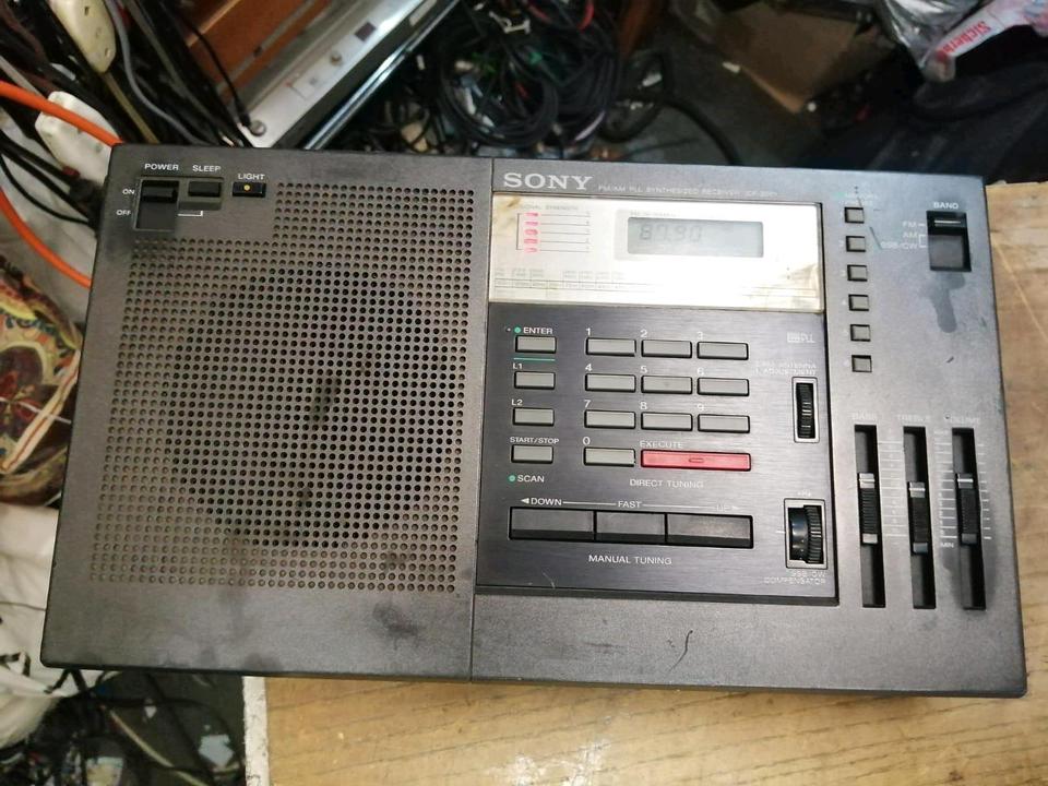 SONY ICF-2001, FM/AM PLL Synthesized Receiver, Universal-Adapter!