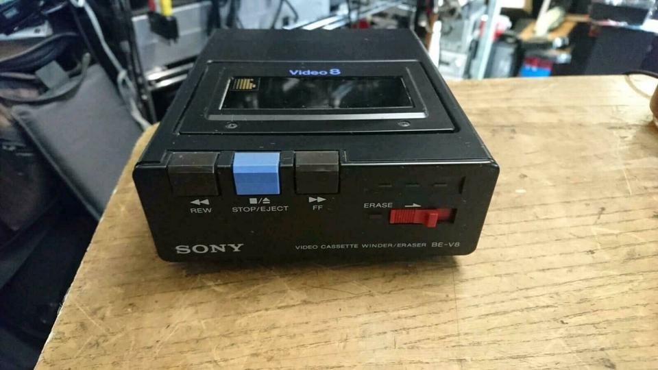 SONY BE-V8, Video Cassette Winder/Eraser mit Original-Adapter