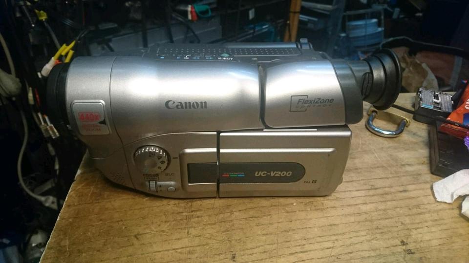 CANON UC-V 200E, Videocamera Hi8 und Video 8, Zubehör!!