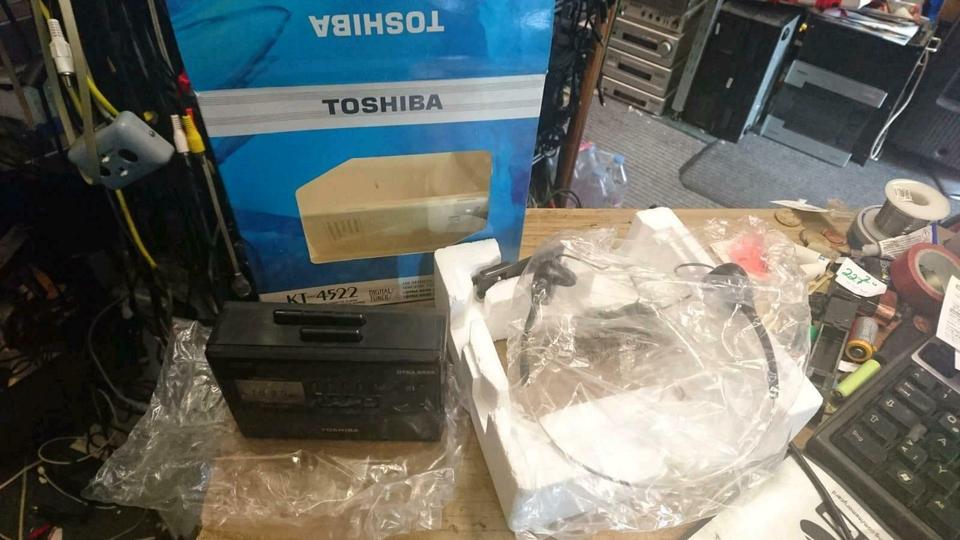 TOSHIBA KT-4522, AM/FM Radio Cassette Player/Walkman, NEU & OVP!