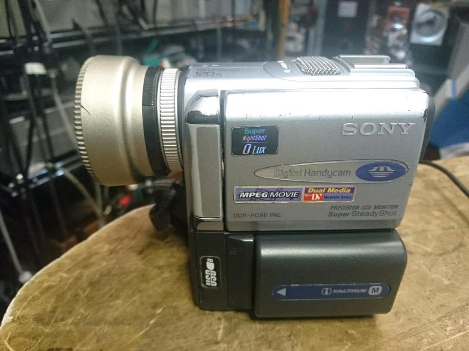 SONY DCR-PC9E MiniDV-Videocamera OHNE Speicherkarte + mit Zubehö!