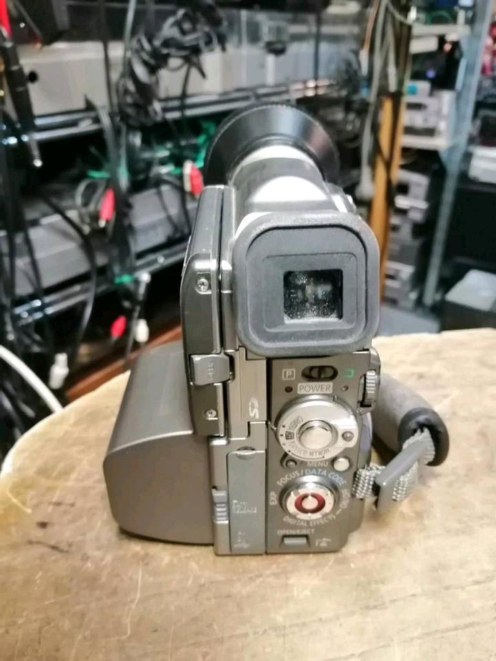 CANON MVX10i, MiniDV-Videocamera mit Speicherkarte und Zubehör!!!
