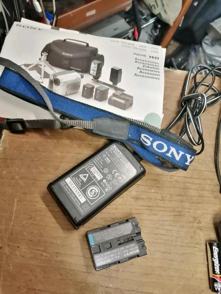 SONY DCR-TRV255E, Videocamera Digital 8, mit Zubehör!!!