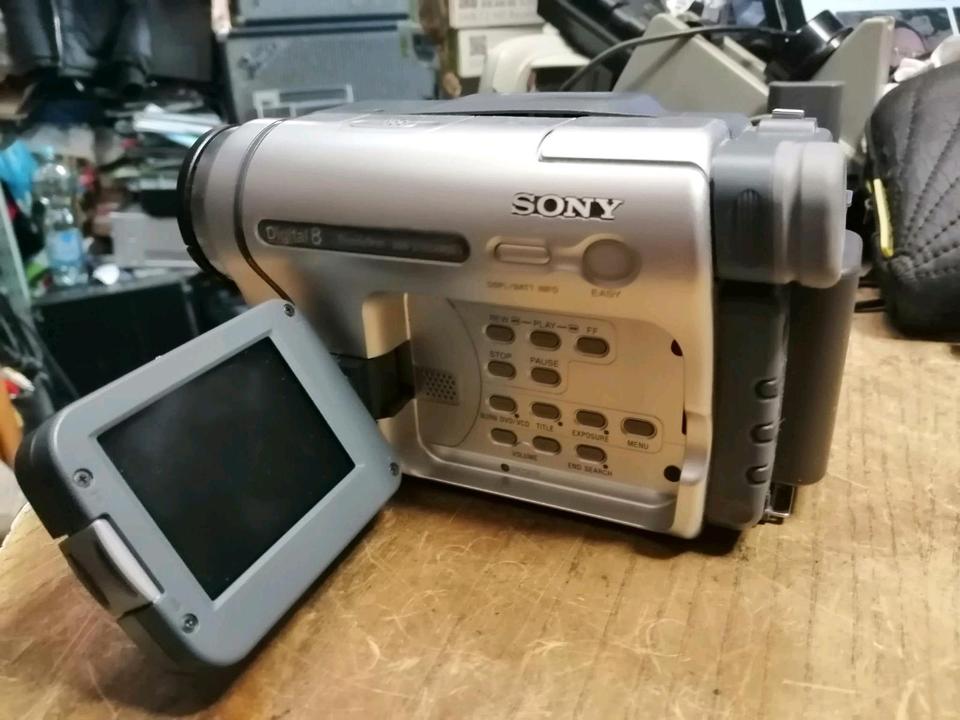 SONY DCR-TRV255E, Videocamera Digital 8, mit Zubehör!!!