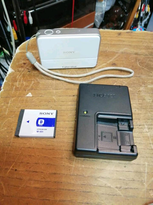 SONY Cyber-Shot DSC-T2, Digital-Kamera mit Zubehör!!