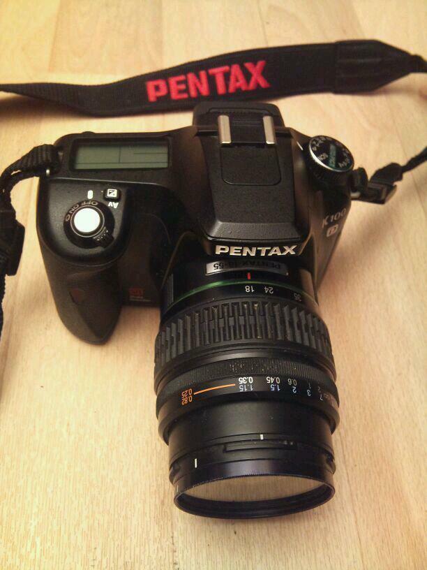 PENTAX K100D; Digital-Kamera mit Objektiv; guter Zustand!