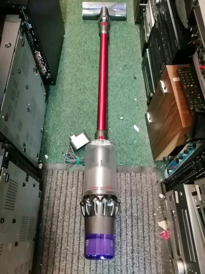 DYSON V11, Akku-Staubsauger mit Zubehör!!!