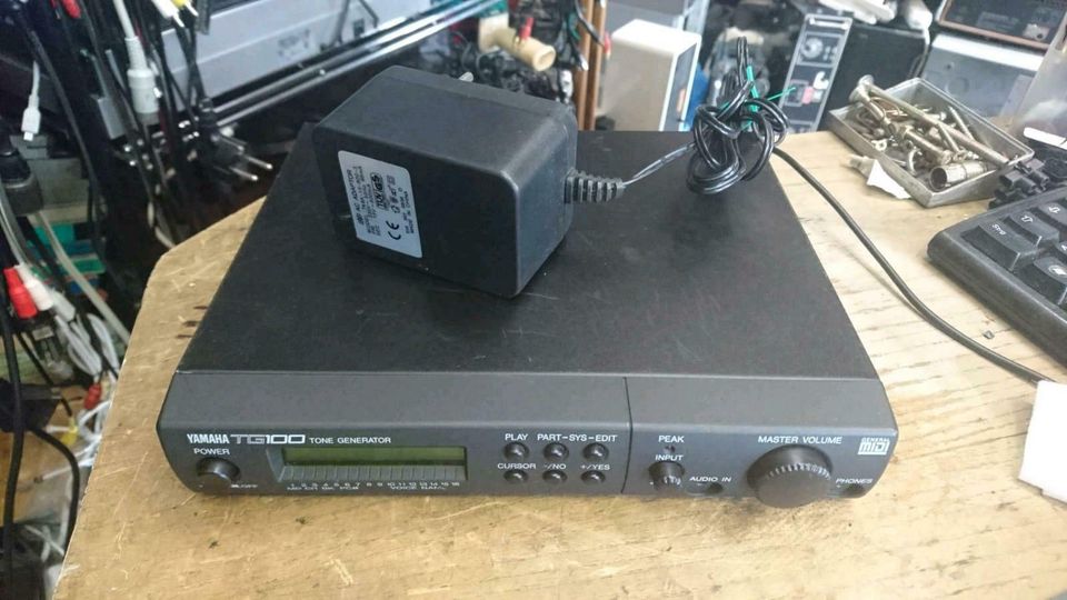 YAMAHA TG100 Tone Generator mit Adapter, guter Zustand!