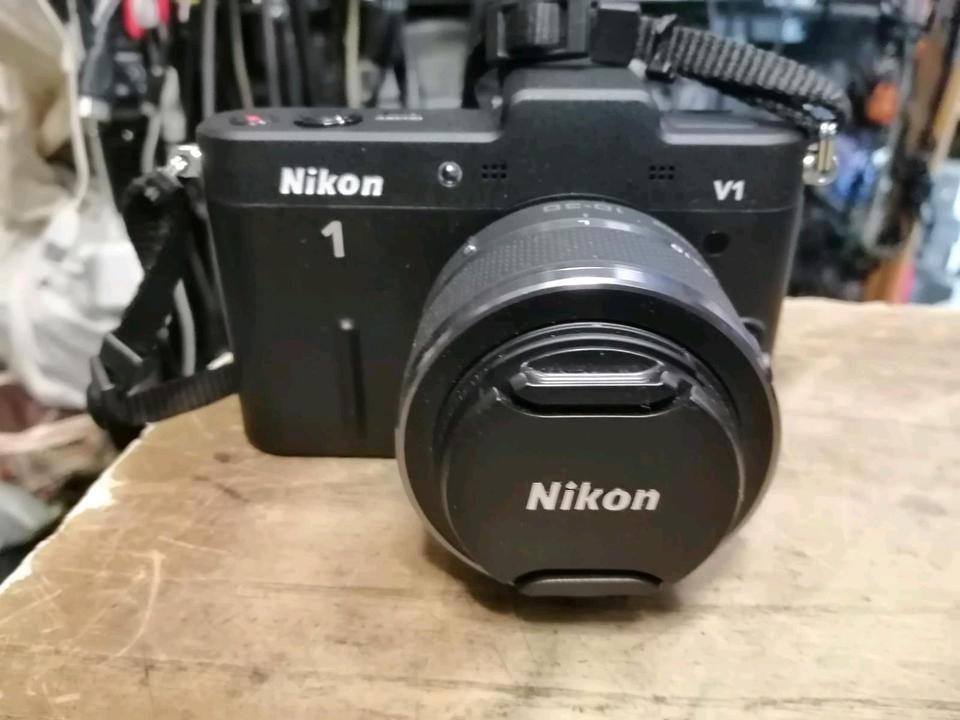 NIKON 1 V1, Digital-Kamera mit Zubehör + Objektiv!!!