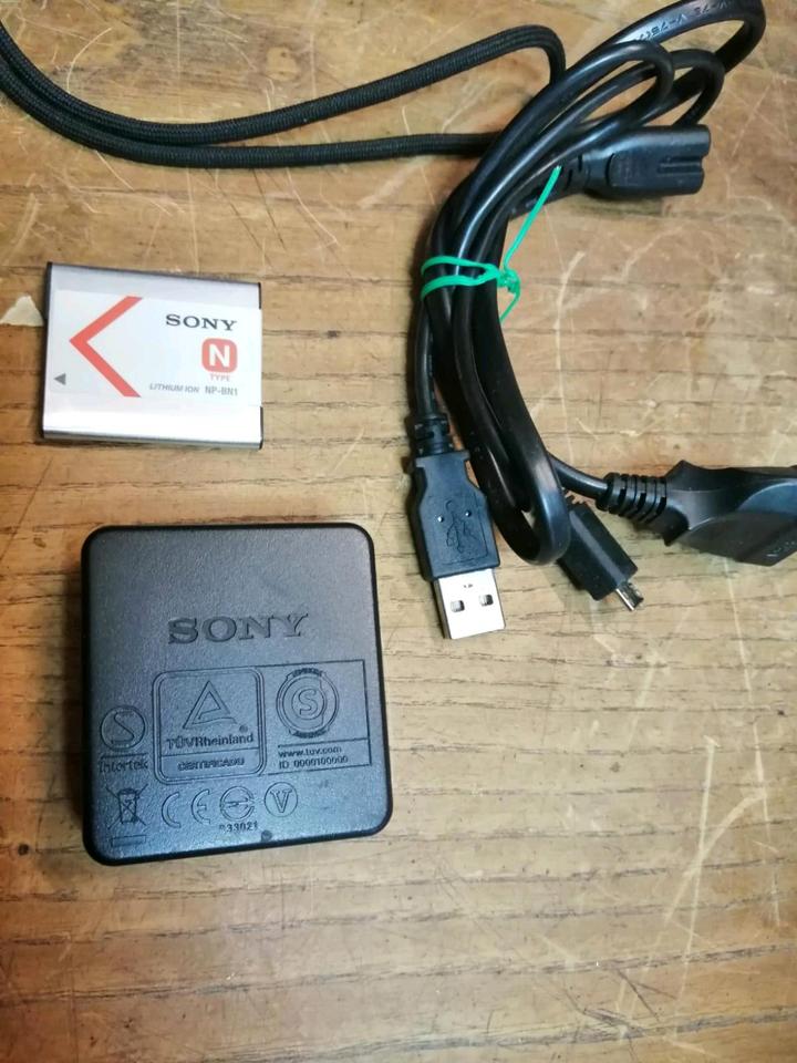 SONY DSC-WX80, Digital-Kamera mit Zubehör!!