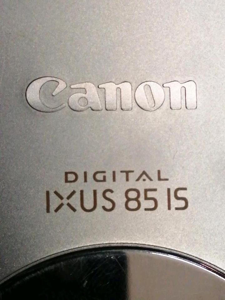 CANON IXUS 85 IS, Digital-Kamera mit Zubehör!! Silber!