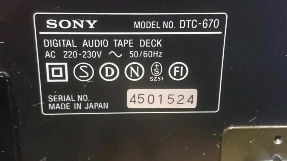 SONY DTC-670, Digital DAT-Recorder, etwas DEFEKT!!!