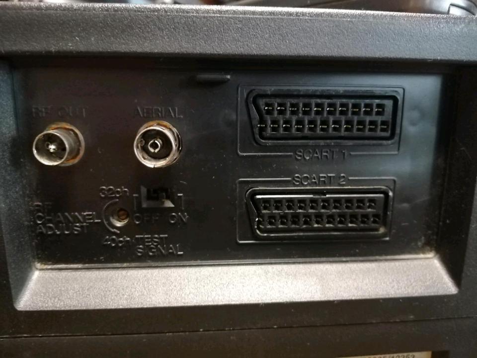 AMSTRAD DD8904, Doppel-Videocassettenrecorder, DEFEKT!,,