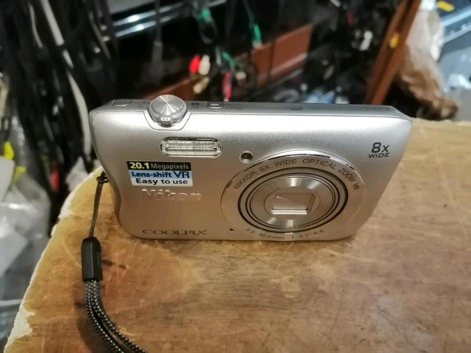 NIKON COOLPIX S3700, Digital-Kamera mit Zubehör, guter Zustand!!