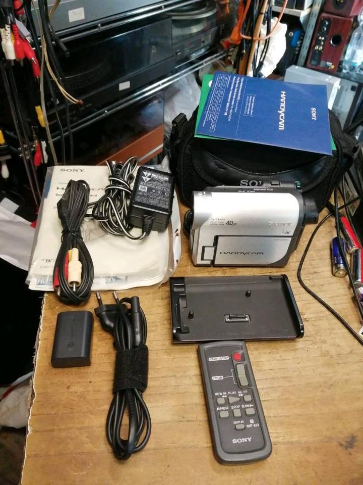 SONY DCR-HC45, MiniDV-Videocamera + SONY Station für Cameras!!